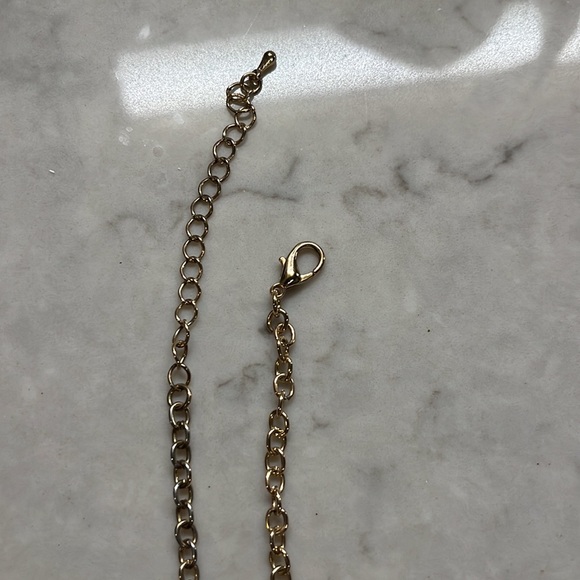 Last Chance! 🚨Vintage Iridescent Green Statement Necklace - Picture 4 of 4